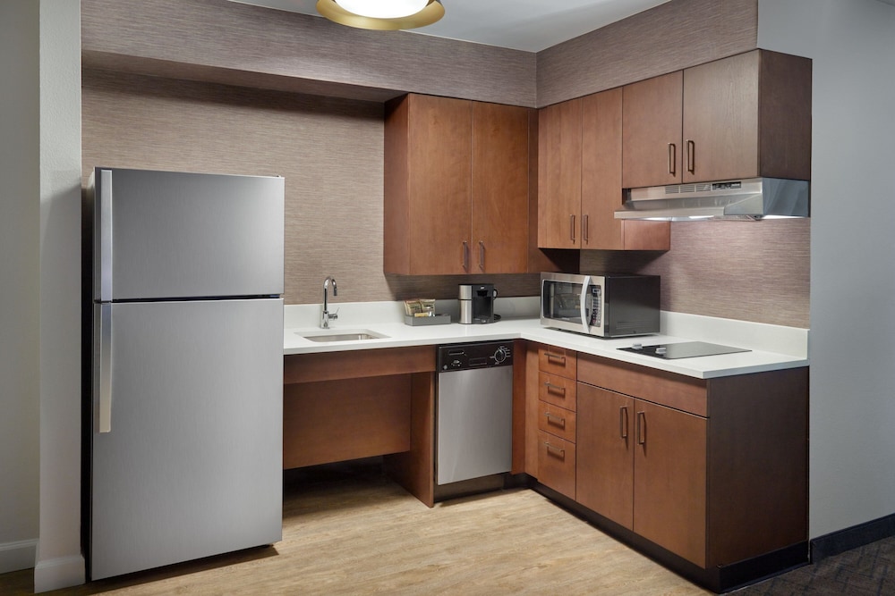 Suite, 1 Bedroom - Photo 2