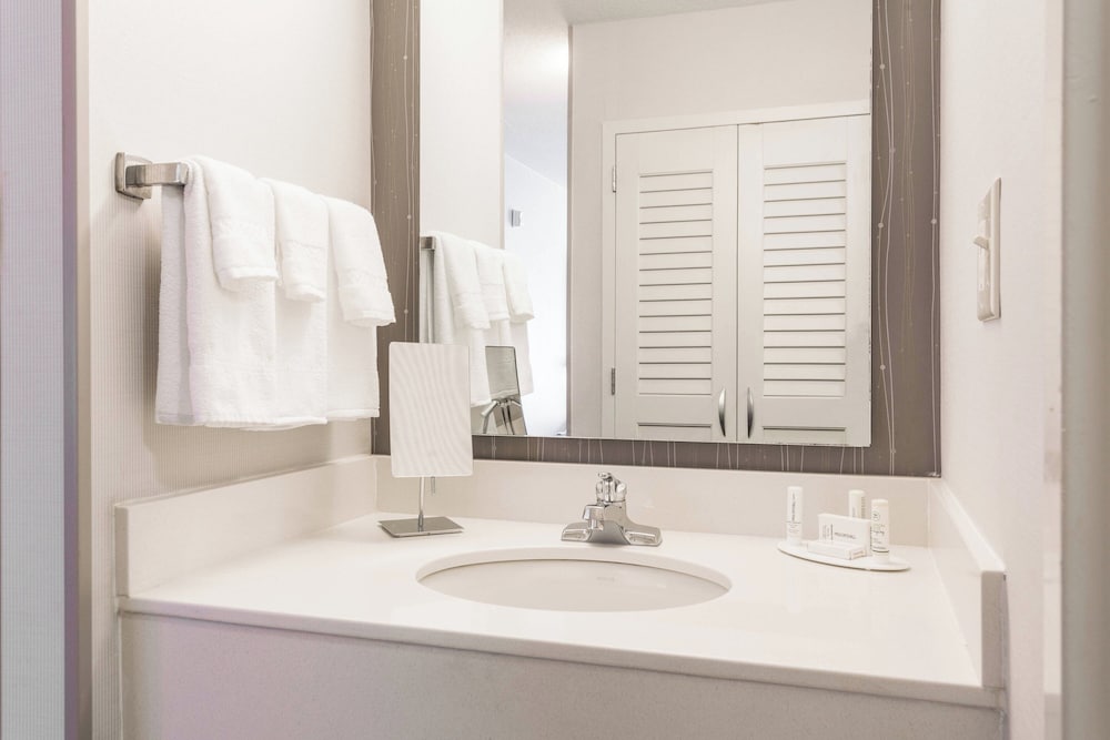Room, 2 Double Beds (Mobility/Hearing Accessible, Tub) - Photo 2