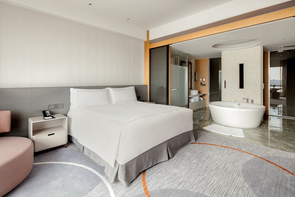 Premium Room, 1 King Bed