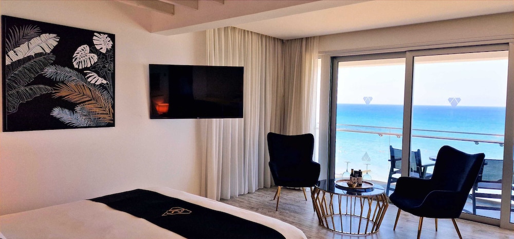 Junior Suite, 1 King Bed, Balcony, Sea View (Executive)