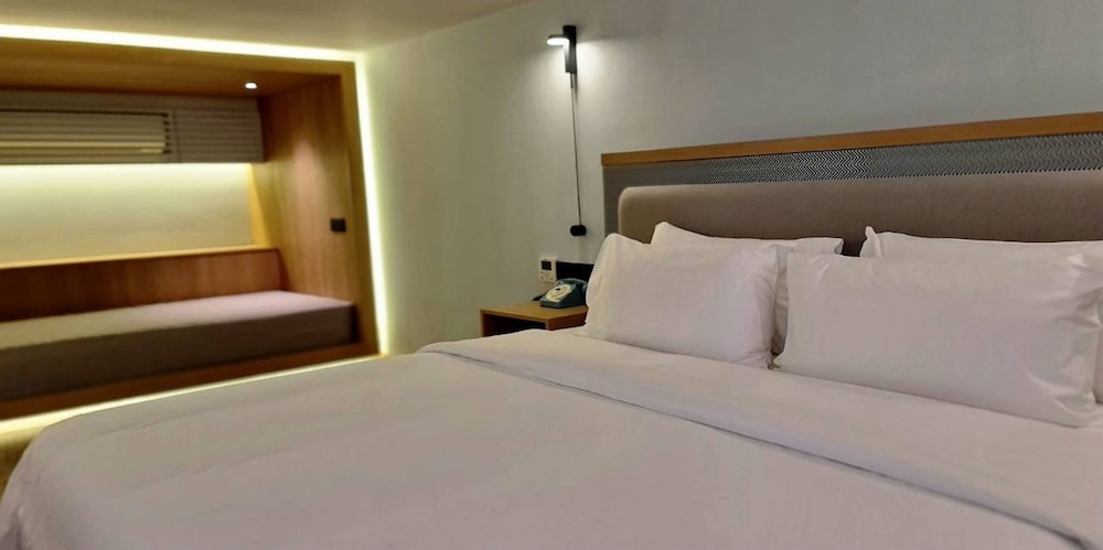SACHA LOFTS photo 3