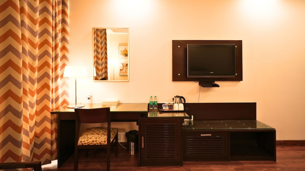 Premium Double or Twin Room - Photo 8