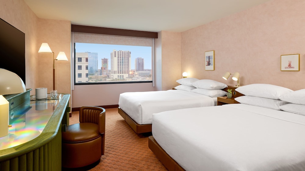 Room, 2 Queen Beds, Non Smoking, City View - Photo 4