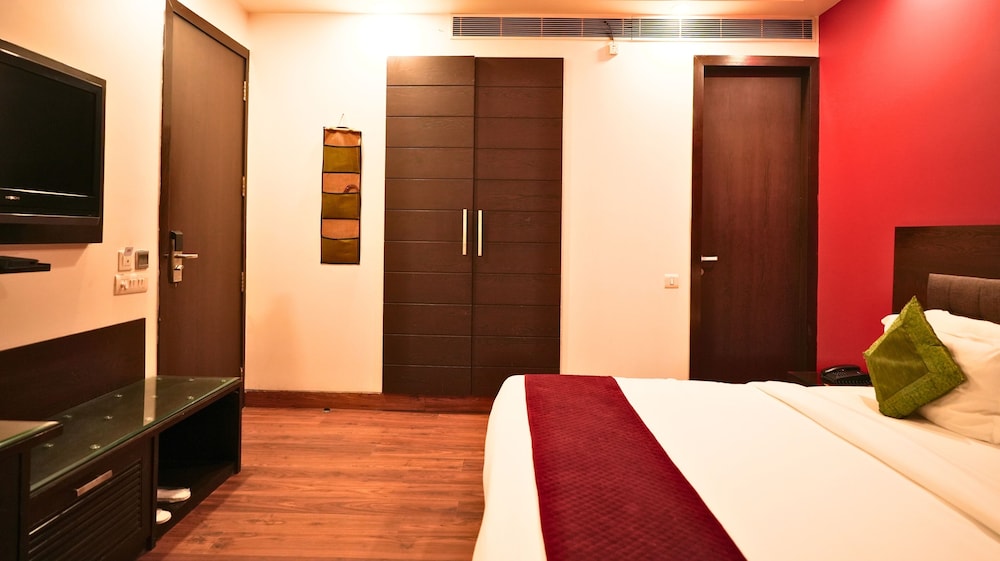 Deluxe Double or Twin Room - Photo 11