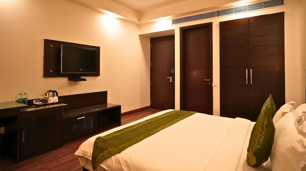 Deluxe Double or Twin Room - Photo 9