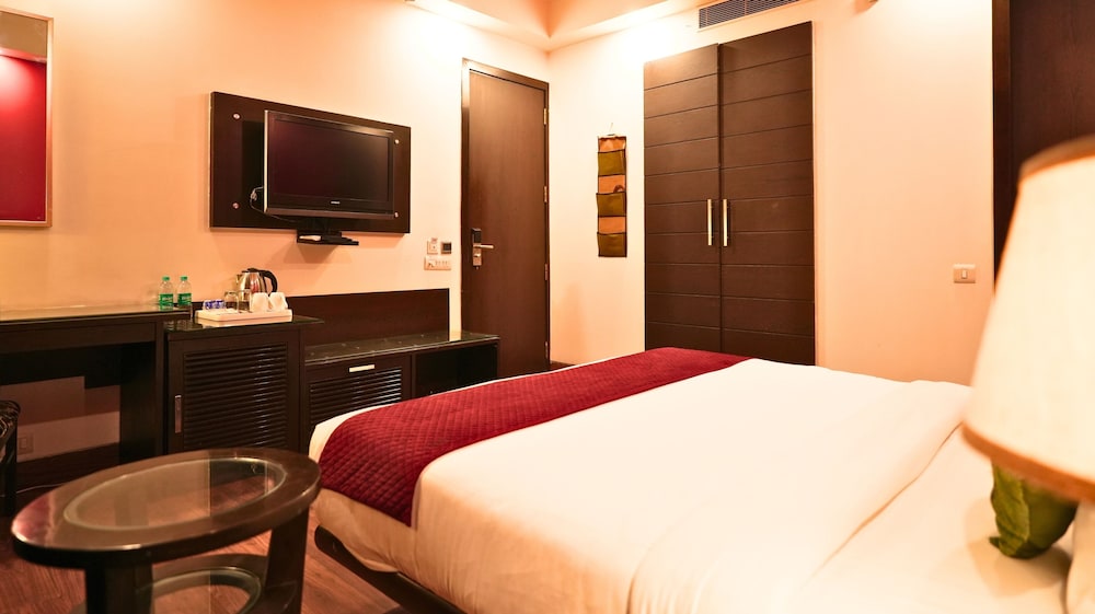 Deluxe Double or Twin Room - Photo 12