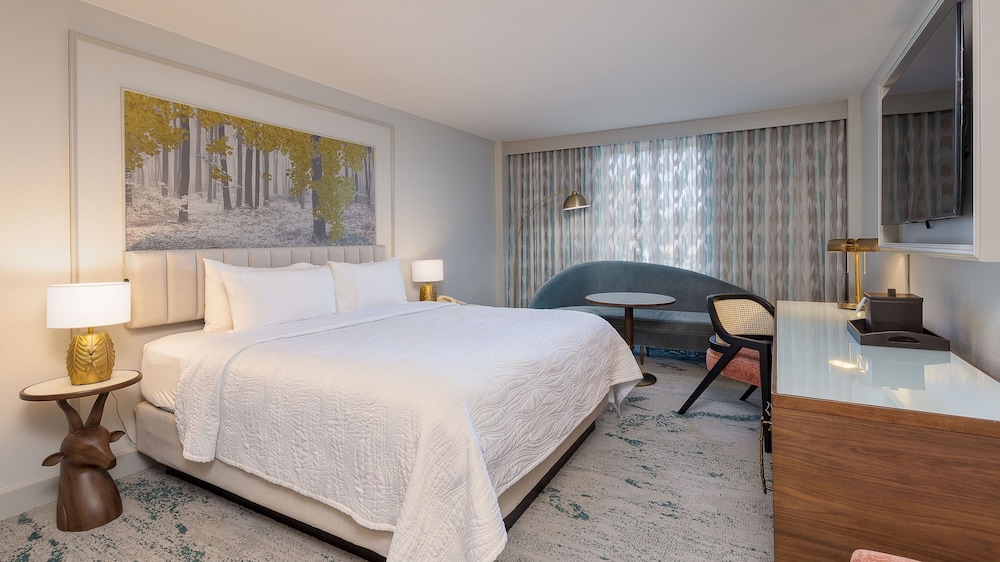 Available room thumbnail 5