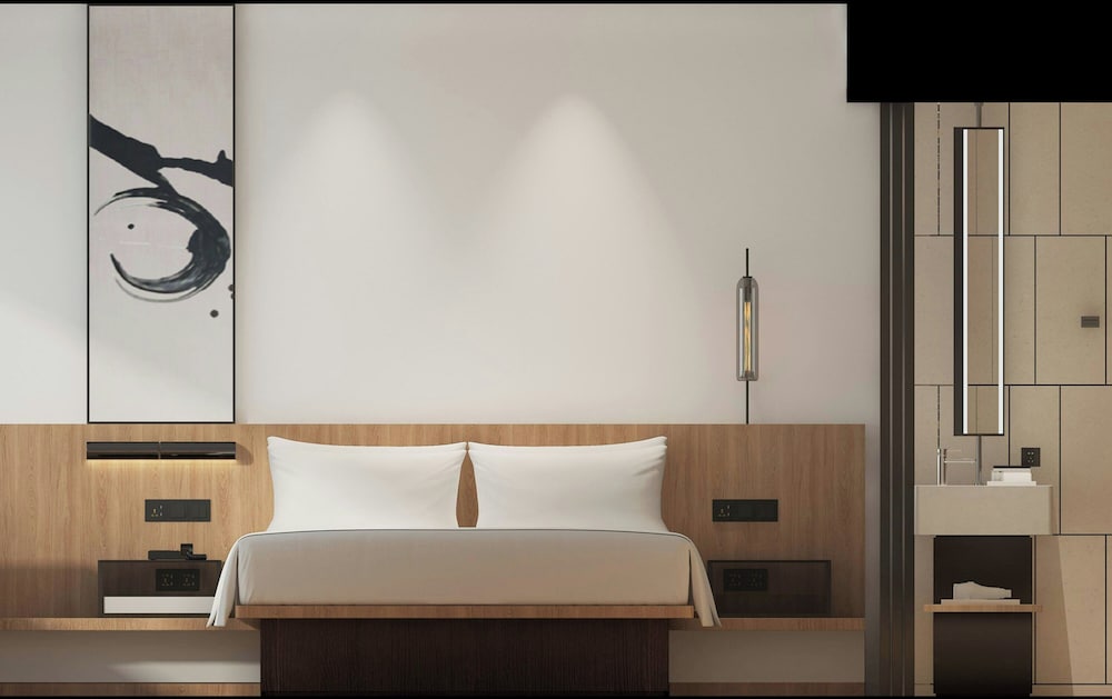 Business Room, 1 King Bed, City View