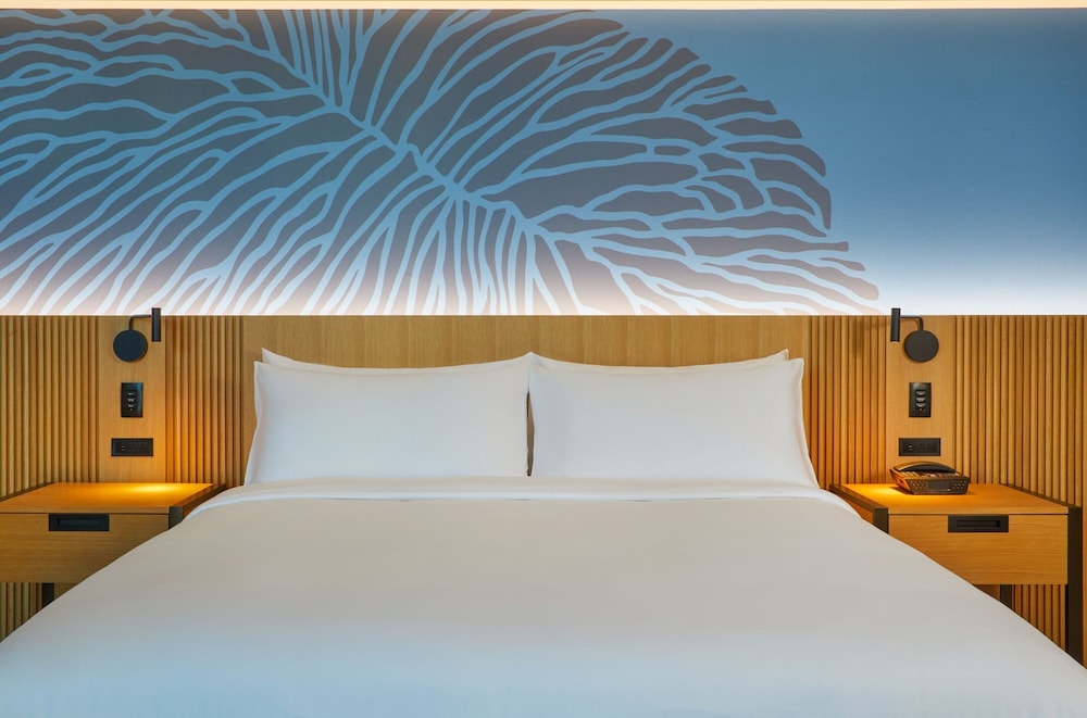 Room, 1 King Bed, Ocean View - Photo 2