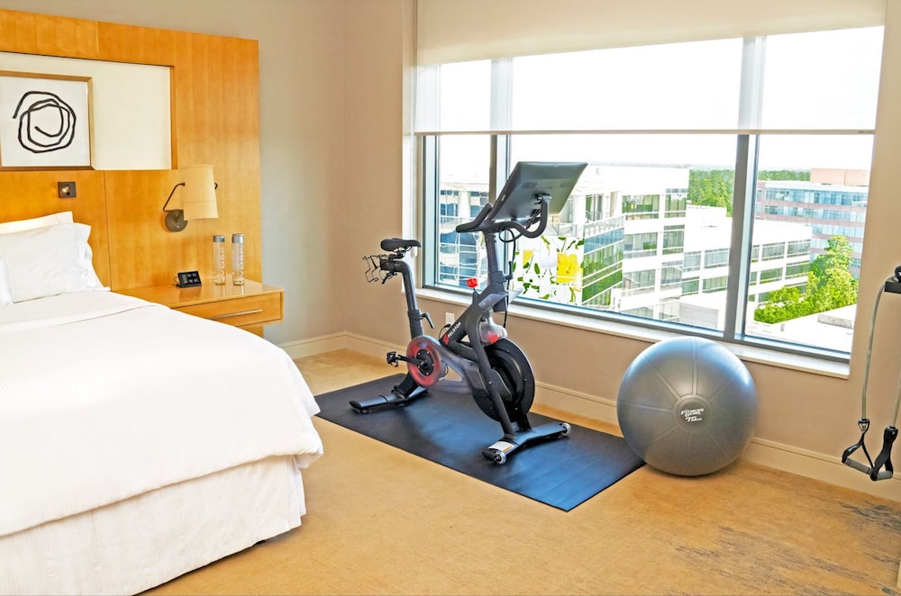 Suite, 1 King Bed, Non Smoking photo 1