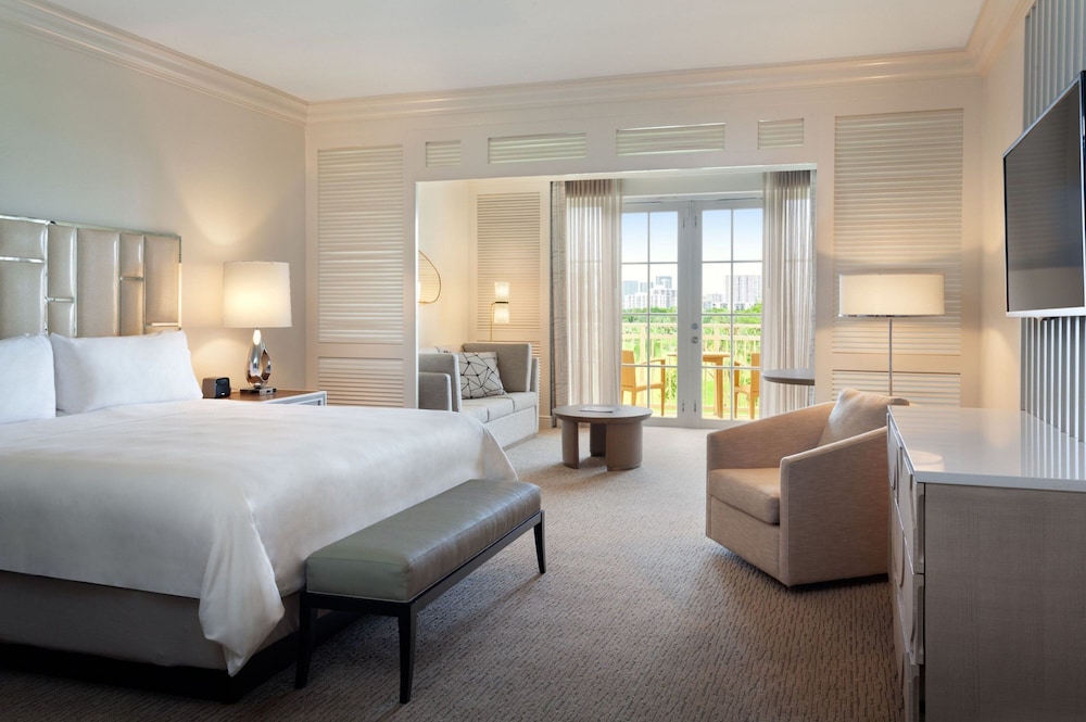 Room, 1 King Bed, Balcony, Golf View (Mobility Accessible, Roll-in Shower)