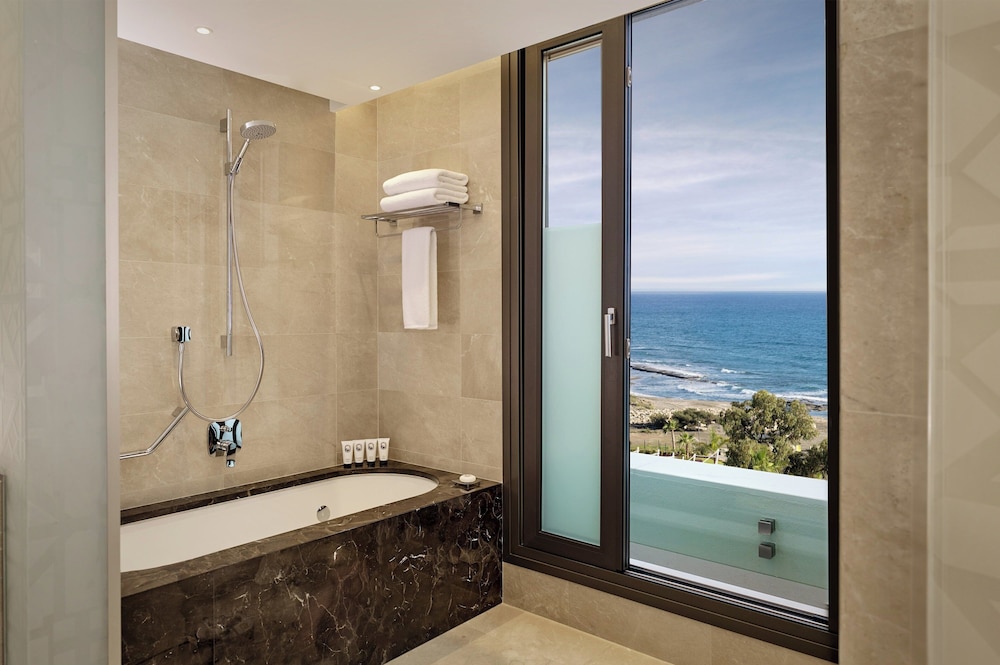 Suite, 2 Bedrooms, Sea View (Balcony) - Photo 5