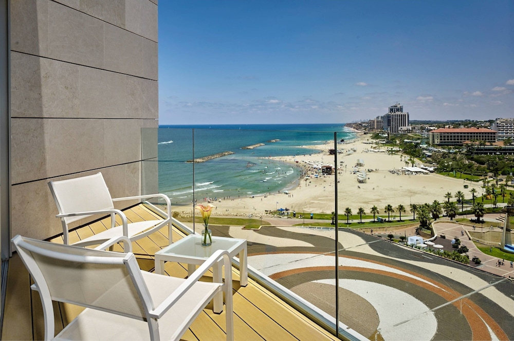 Studio Suite, 1 Queen Bed, Sea View