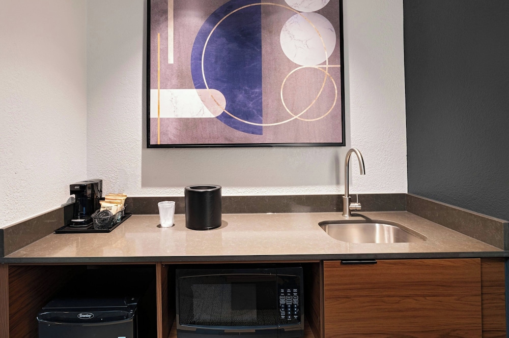 Room - Photo 3