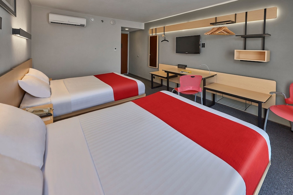 Room, 2 Double Beds photo 3