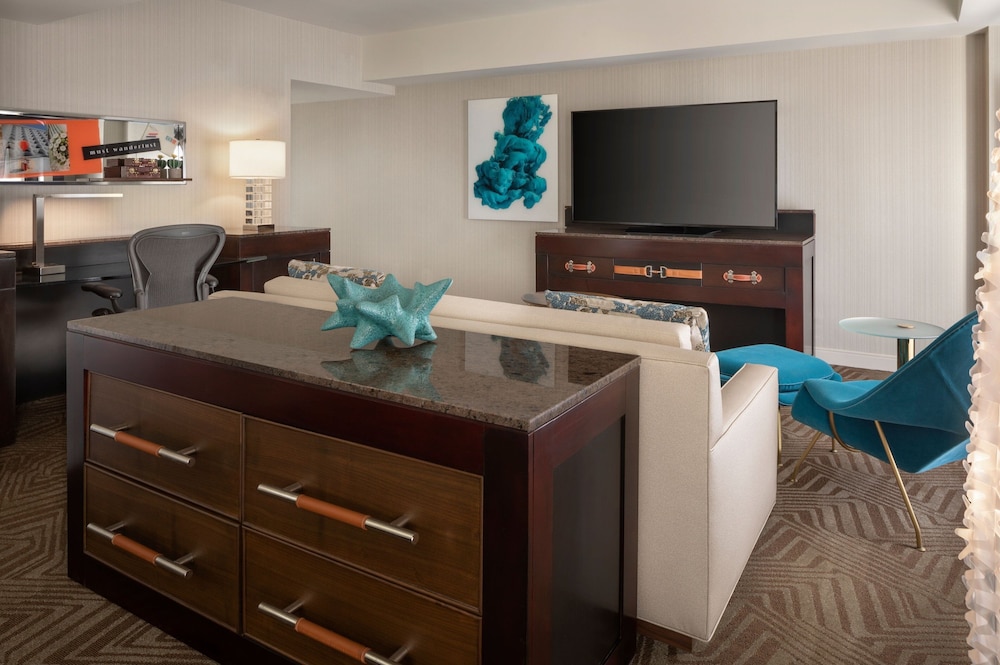 Junior Suite, 1 King Bed - Photo 2