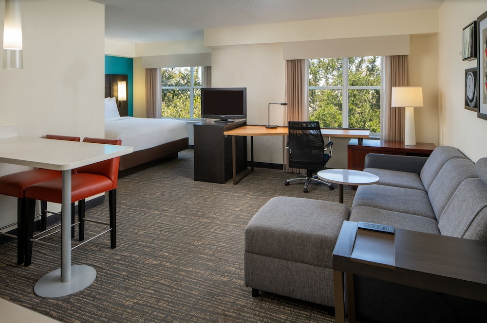 Suite, 2 Bedrooms (Mobility/Hearing Accessible, Tub)