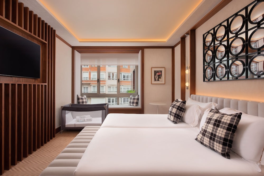 Superior Room, 2 Twin Beds, City View (Stylish)