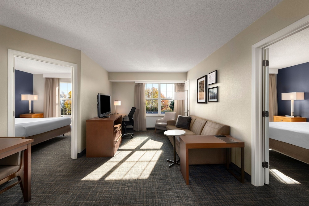Suite, 2 Bedrooms - Photo 1