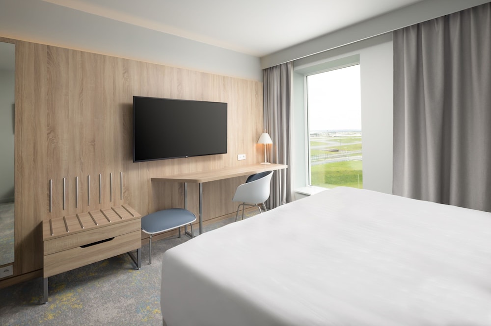 Deluxe Room, 1 King Bed - Photo 10