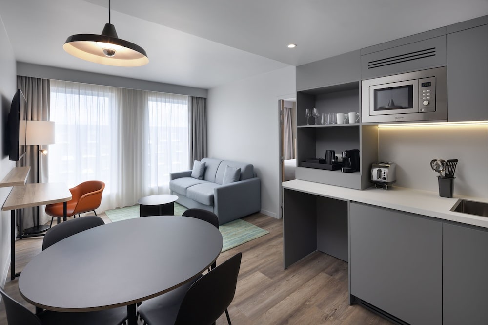 Suite, 1 Bedroom - Photo 4