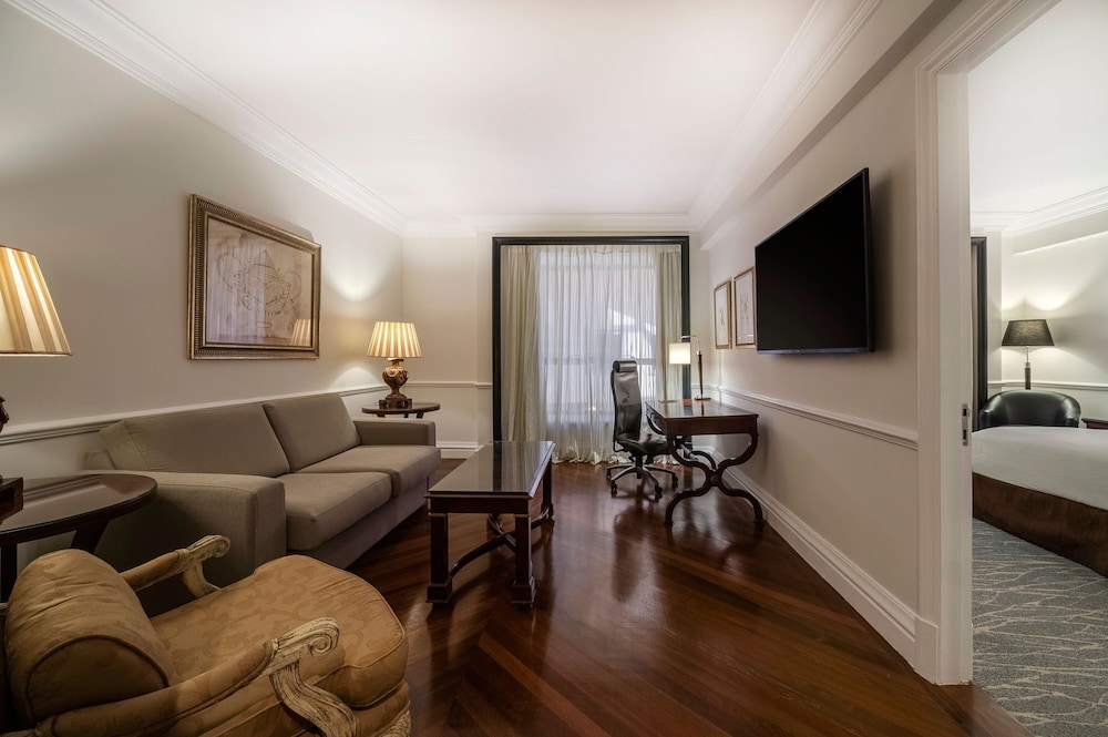 Executive Suite, 1 King Bed with Sofa bed