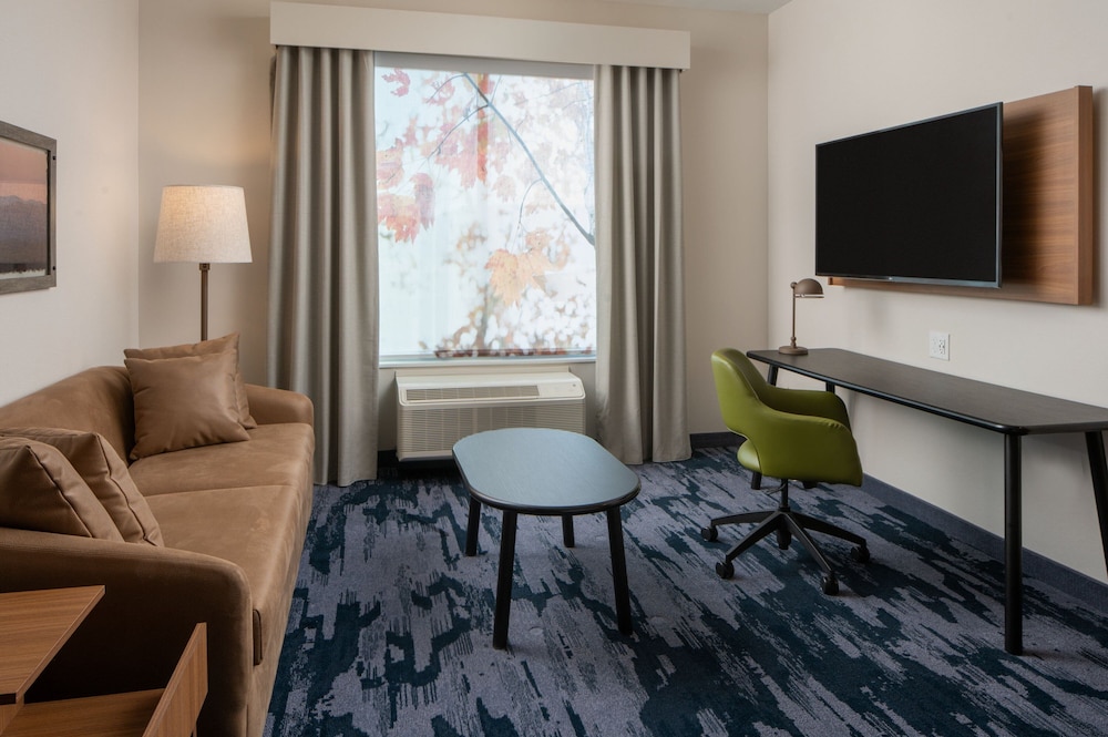 Studio Suite, 1 King Bed with Sofa bed (Hearing Accessible) photo 3