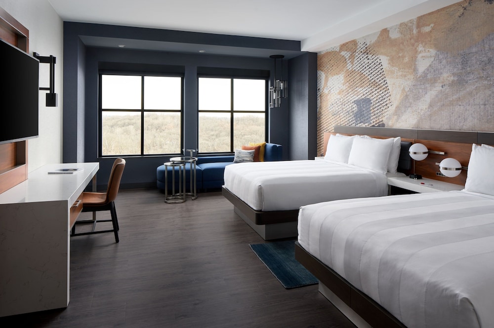 Deluxe Room, 2 Queen Beds - Photo 1