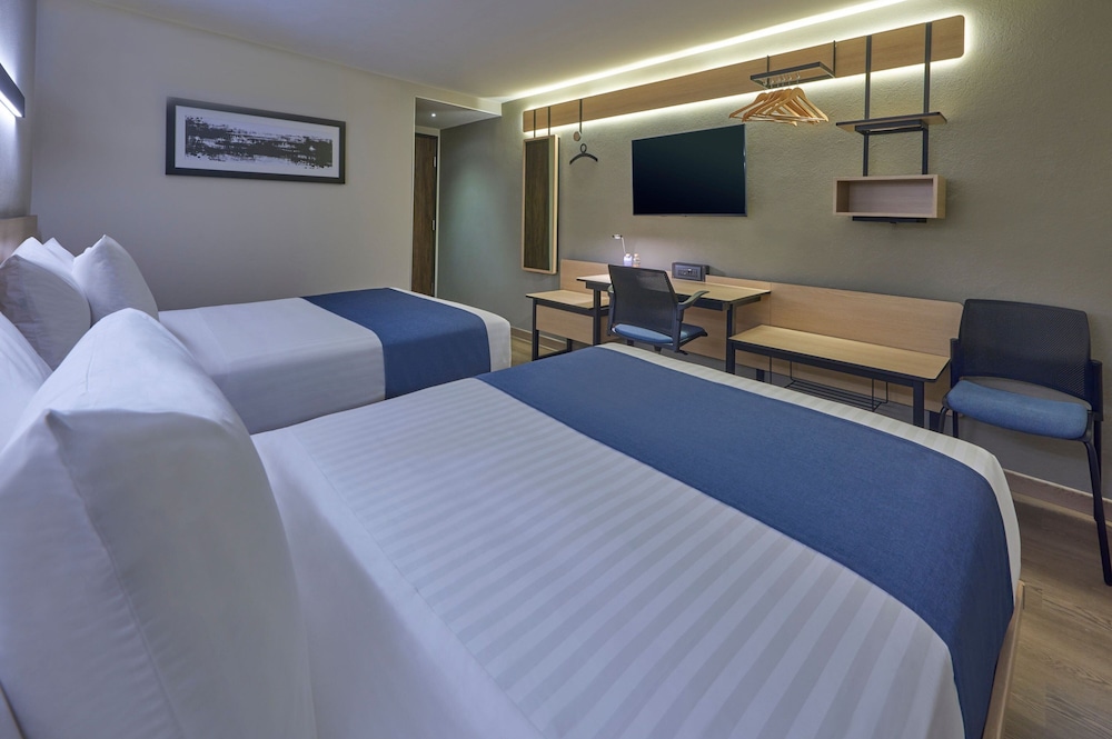 Room, 2 Double Beds - Photo 4