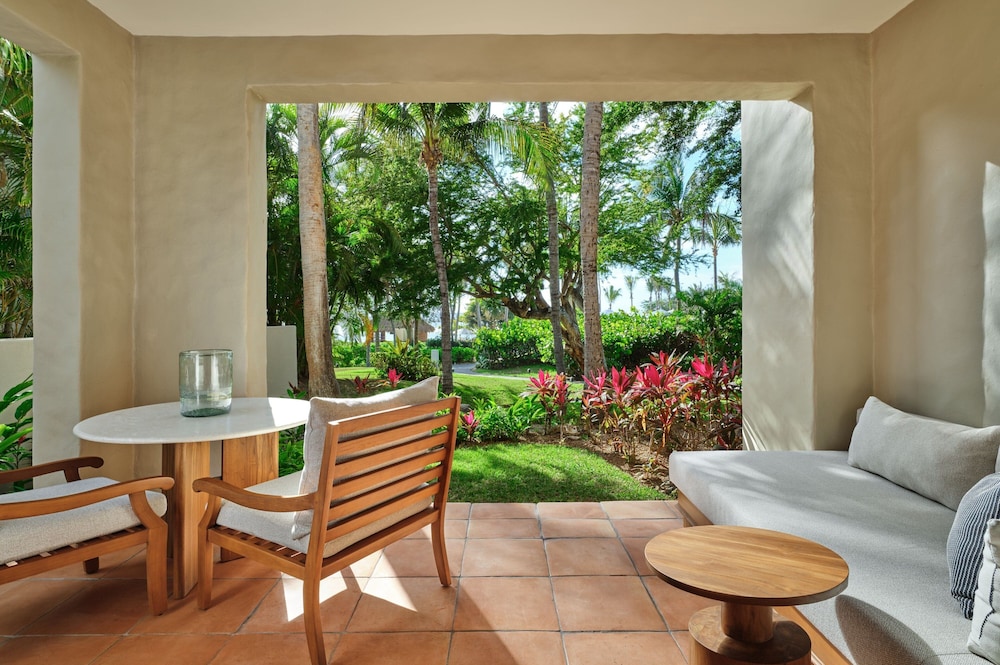 Room, 1 King Bed, Garden View