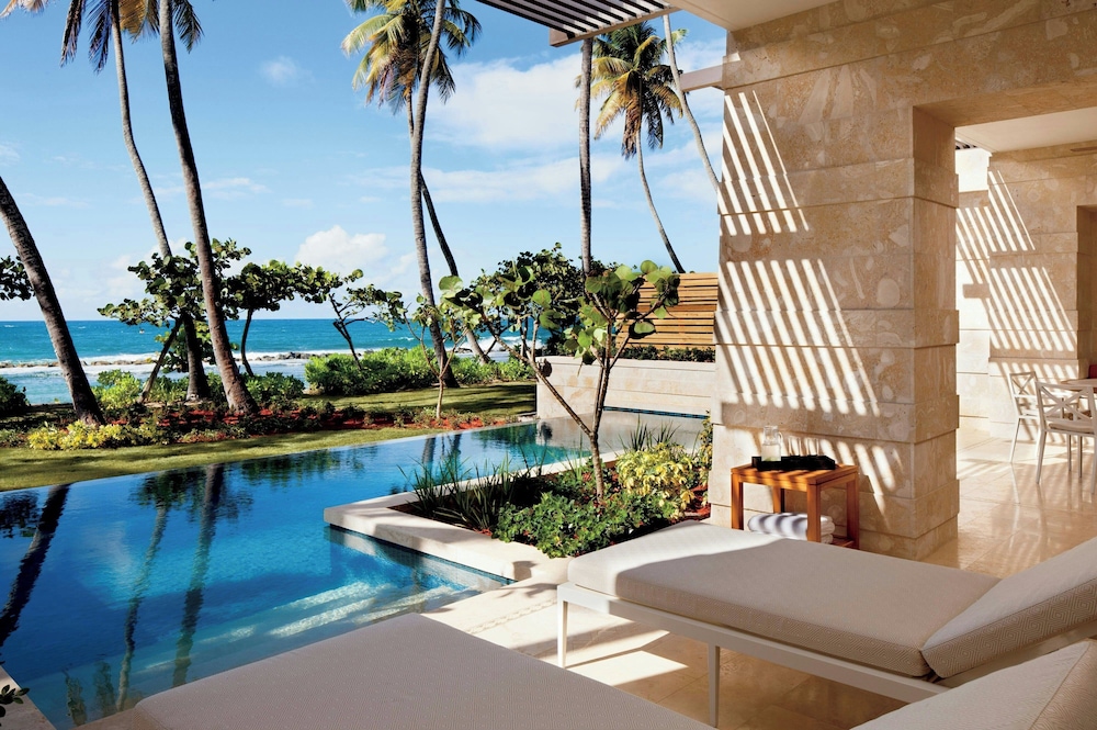 West Beach Ground-Floor, 2 Bedroom Suite, Beachfront