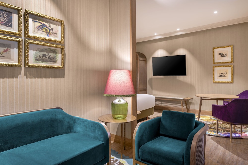 Junior Suite, 1 King Bed, City View