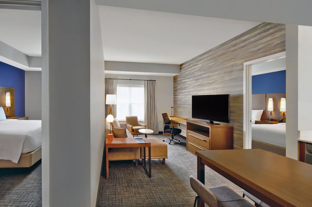 Suite, 2 Bedrooms - Photo 13