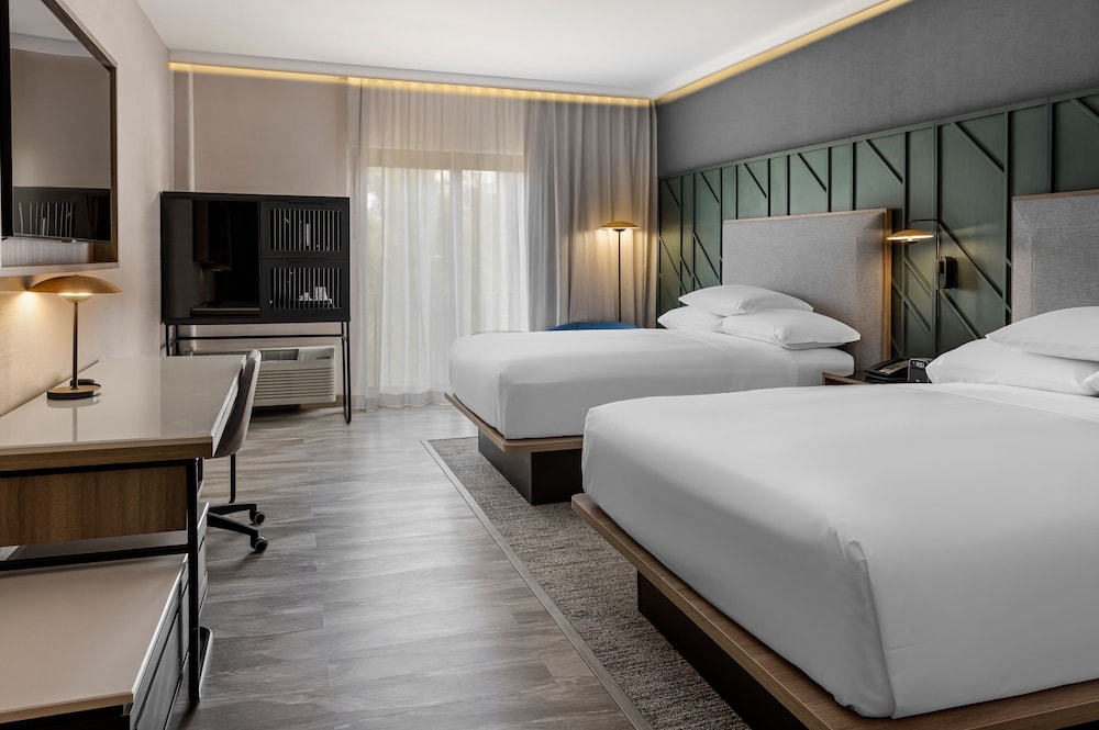 Room, 2 Queen Beds - Photo 9