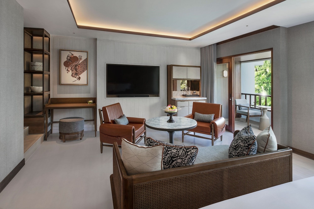 Studio, 1 King Bed, Resort View