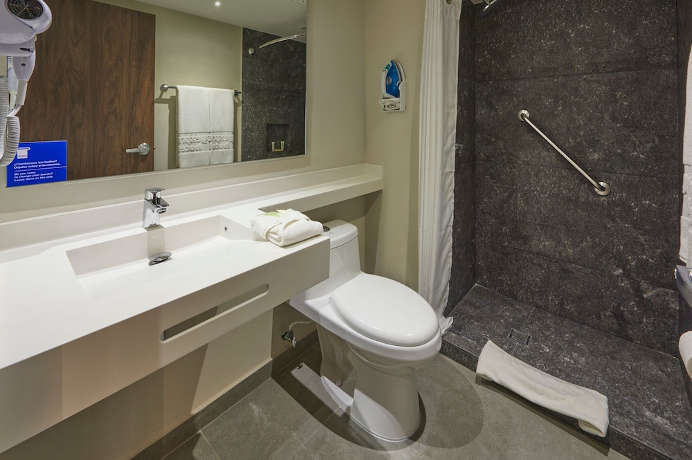 Standard Room, 1 Queen Bed - Photo 3