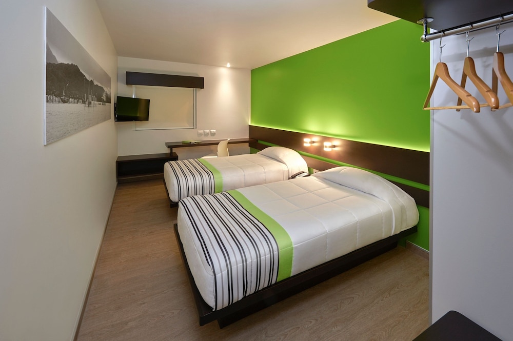 Room, 2 Twin Beds - Photo 10