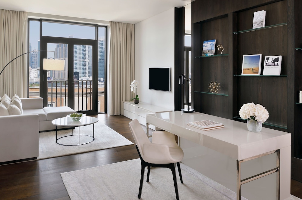 Executive Suite, 1 Bedroom, Corner thumbnail 5