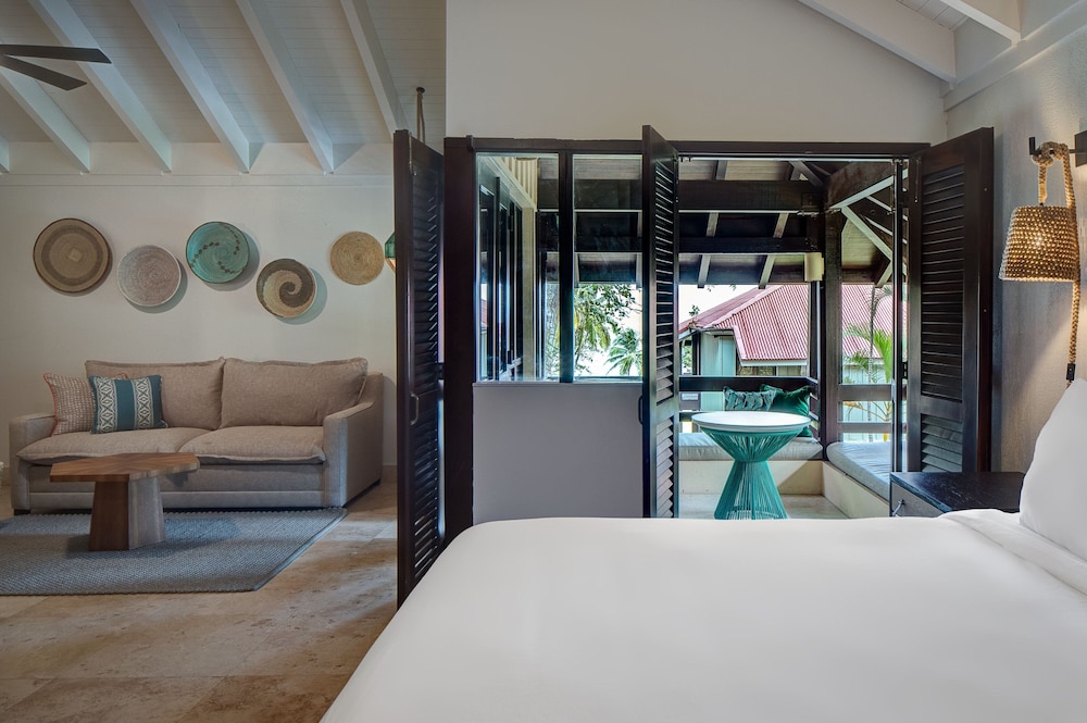 Junior Suite, 1 King Bed with Sofa bed (Mobility/Hearing Access, Roll-in Shwr) photo 3