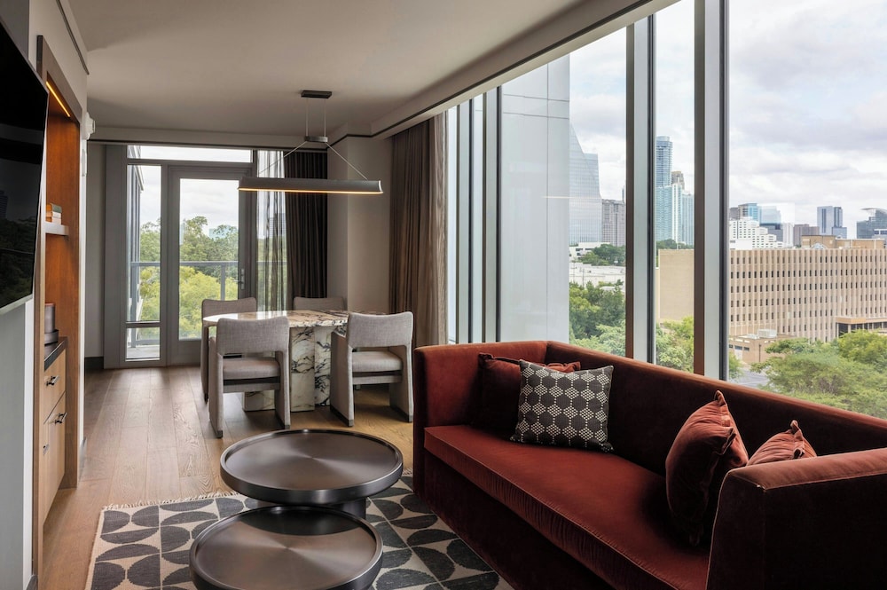 Suite, 1 King Bed, Balcony - Photo 5