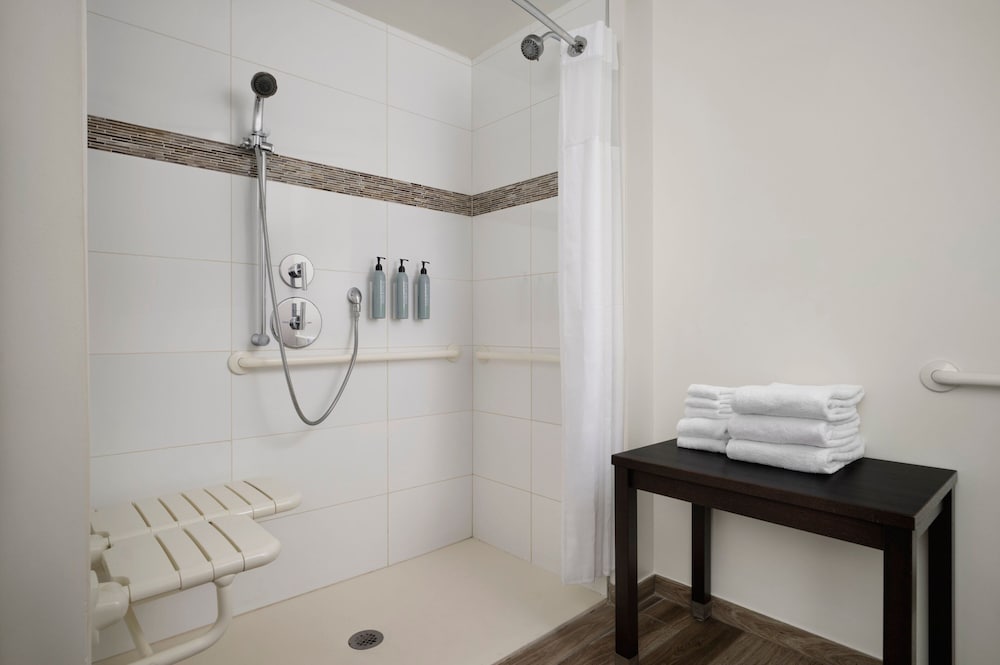 Suite, 1 Bedroom (Mobility Accessible, Roll-In Shower)