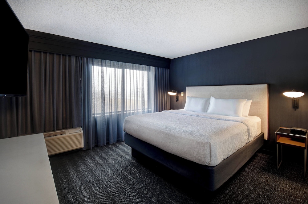 Suite, 1 King Bed with Sofa bed, Balcony - Photo 1