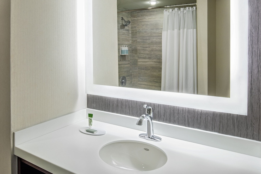 Suite, 1 Bedroom (High Floor) thumbnail 5