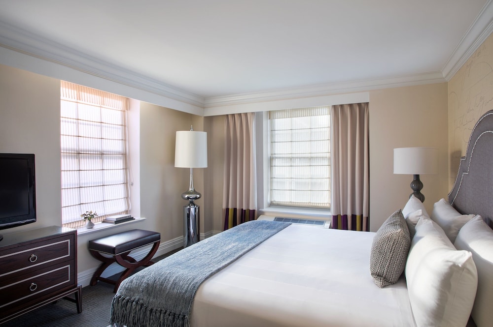 Executive Suite, 1 King Bed with Sofa bed photo 2