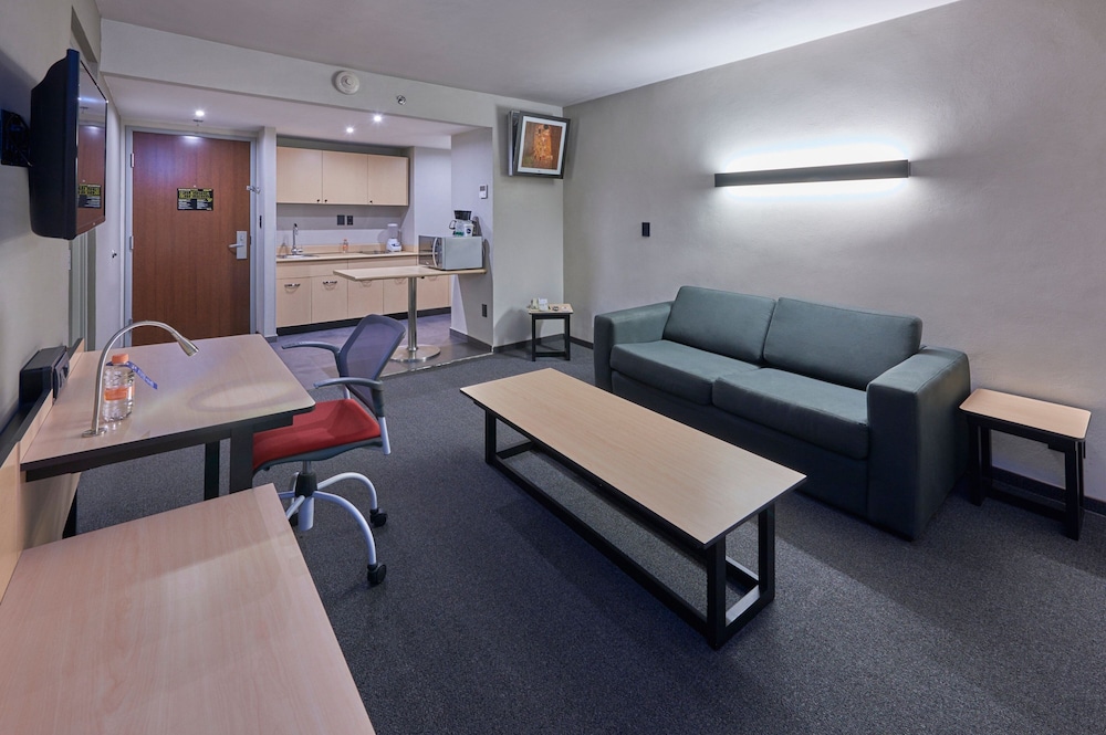 Suite, 1 Bedroom photo 2
