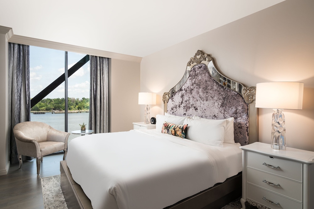 Executive Studio Suite, 1 King Bed with Sofa bed