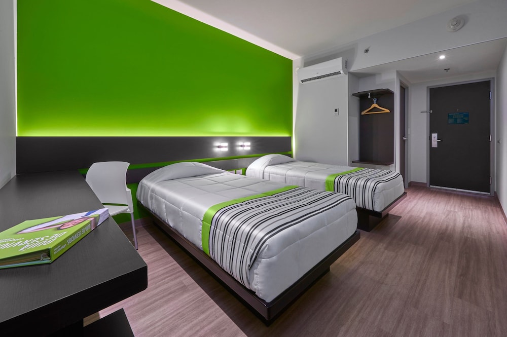 Room, 2 Twin Beds - Photo 4