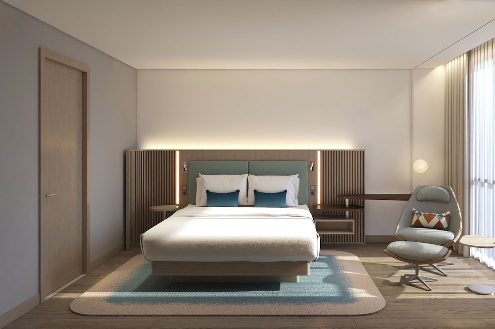 Executive Suite, 1 King Bed, Pool View