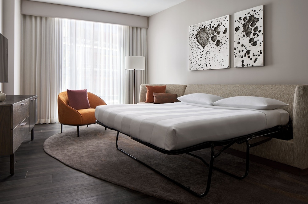 Suite, 1 Bedroom - Photo 5