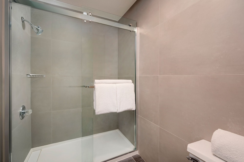 Executive Suite, 1 Bedroom - Photo 5